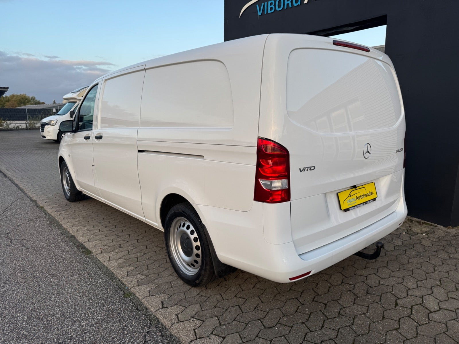 Hvid Mercedes Vito 114 fra 2023