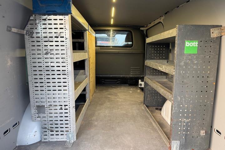 Hvid Mercedes Vito 114 fra 2023