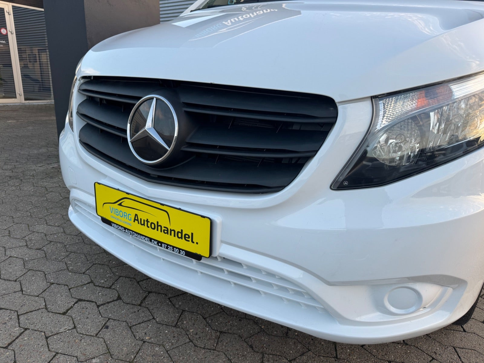 Hvid Mercedes Vito 114 fra 2023