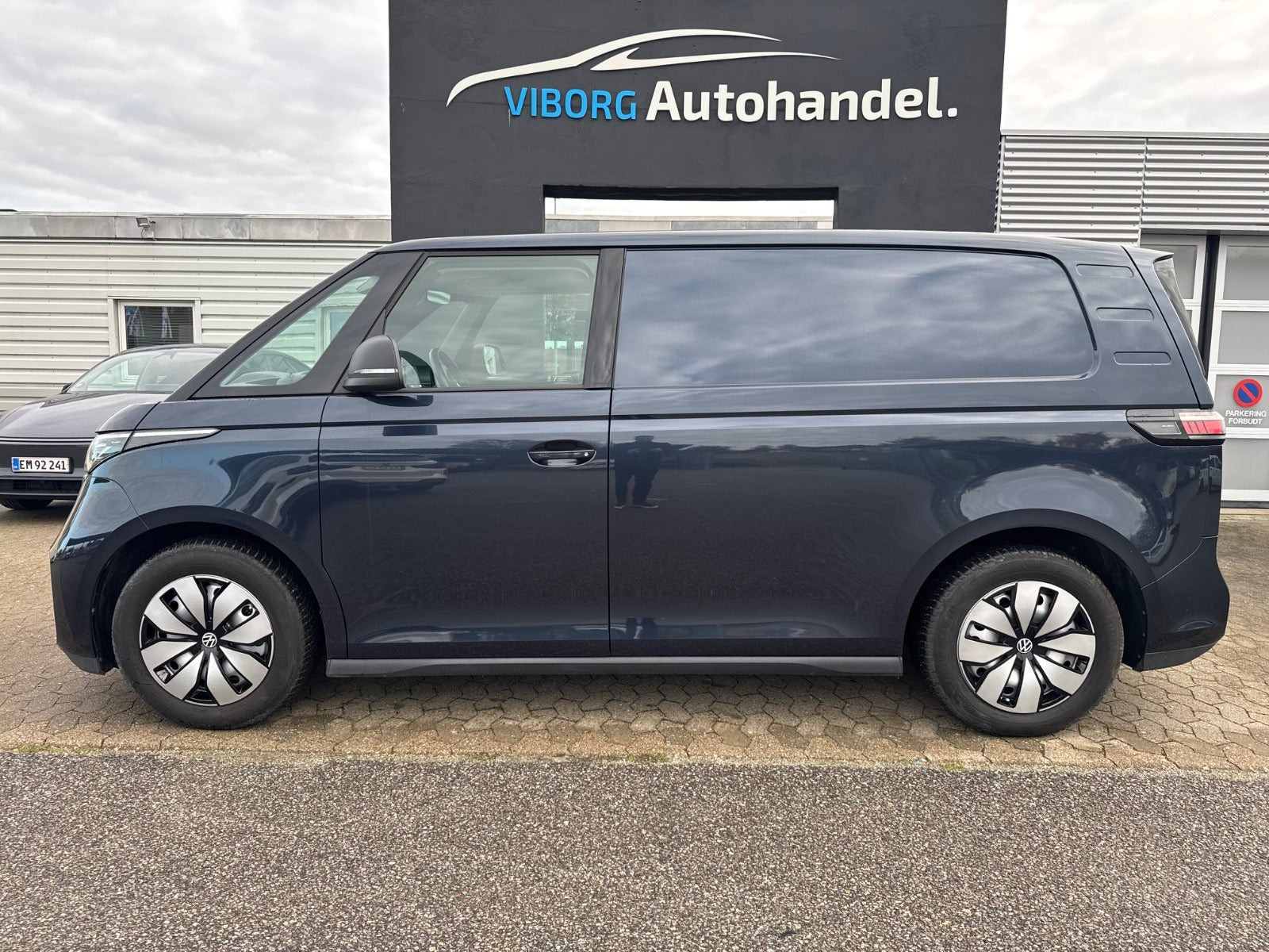 Blå VW ID.Buzz fra 2024