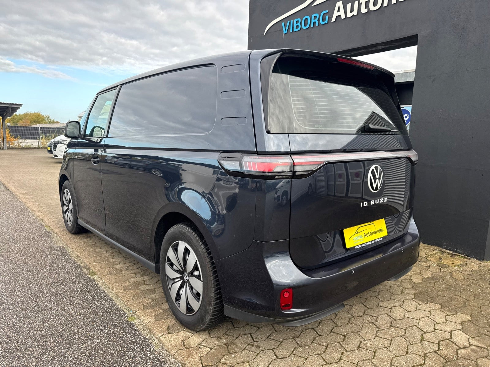Blå VW ID.Buzz fra 2024