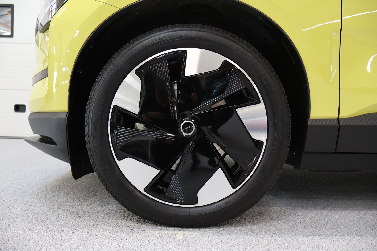 Gul Volvo EX30 fra 2024