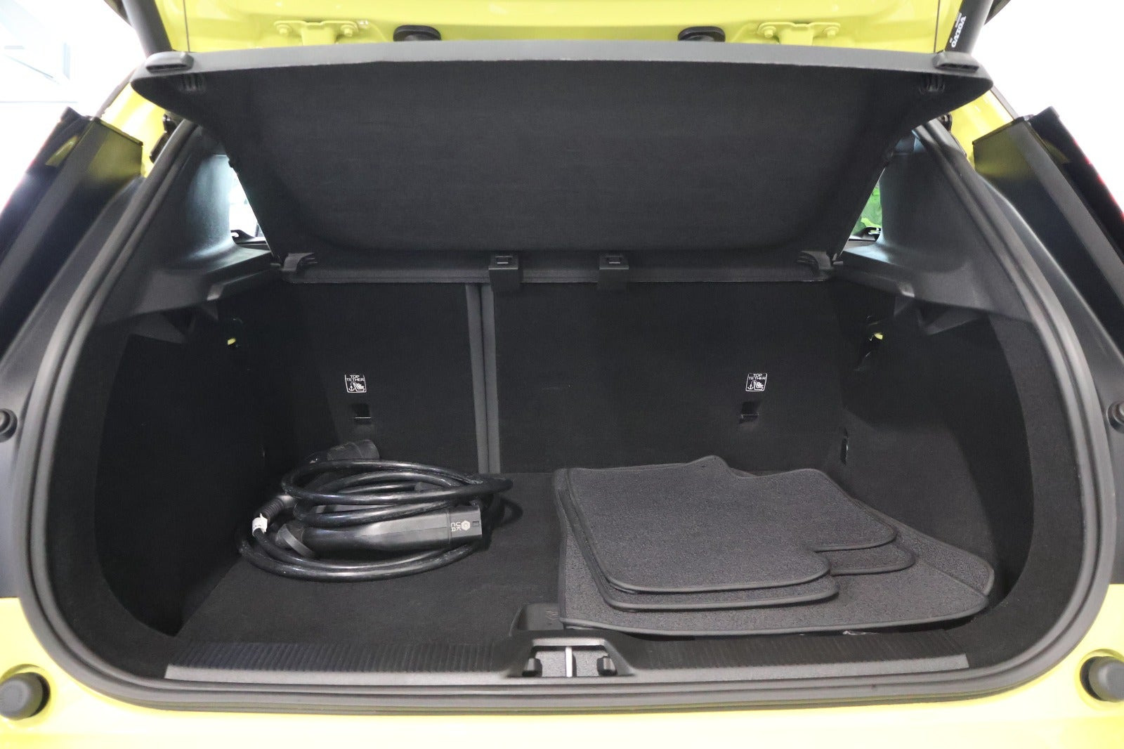 Gul Volvo EX30 fra 2024