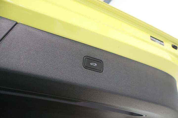 Gul Volvo EX30 fra 2024
