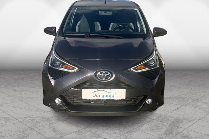 Grå Toyota Aygo fra 2021