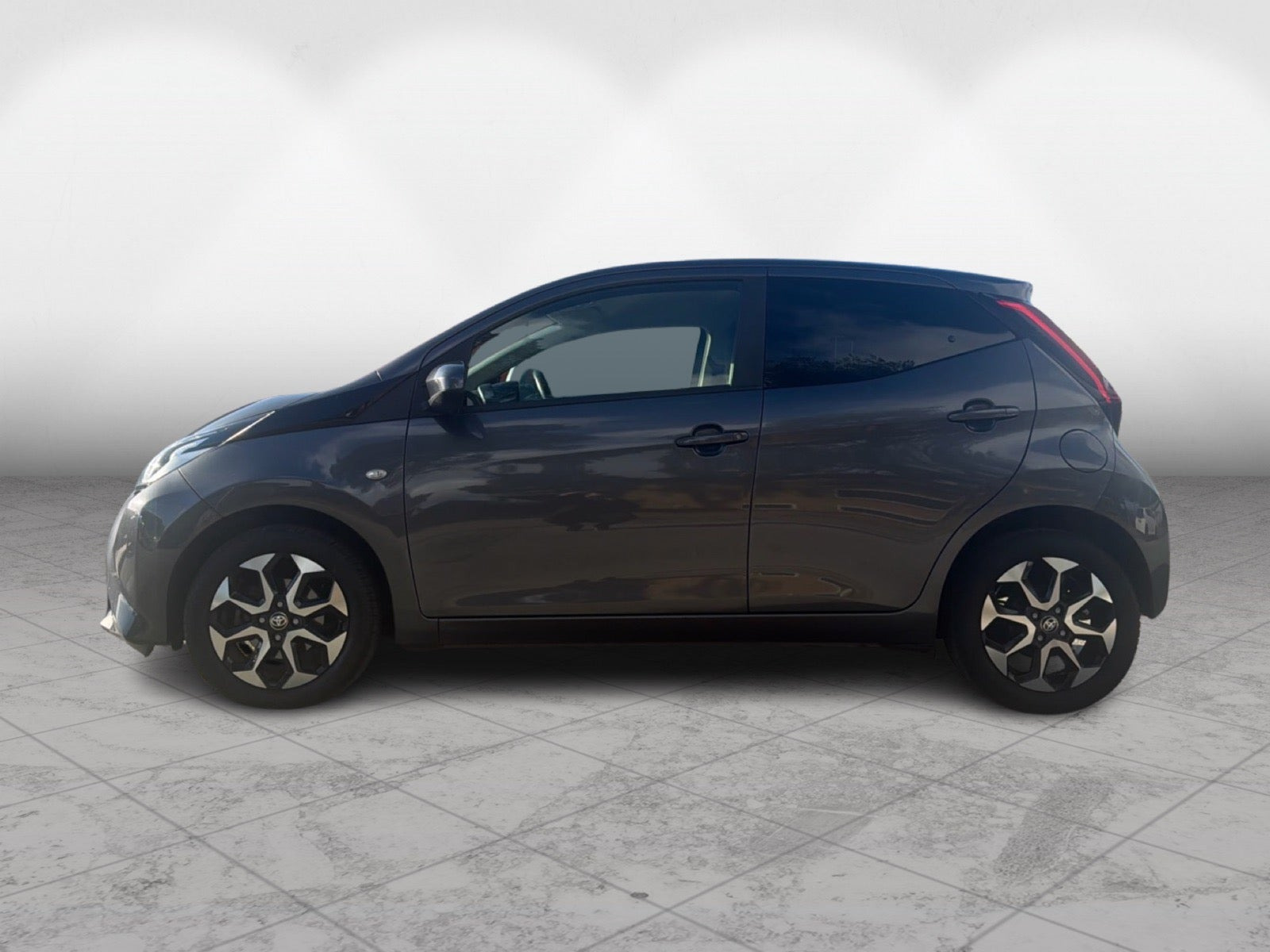 Grå Toyota Aygo fra 2021
