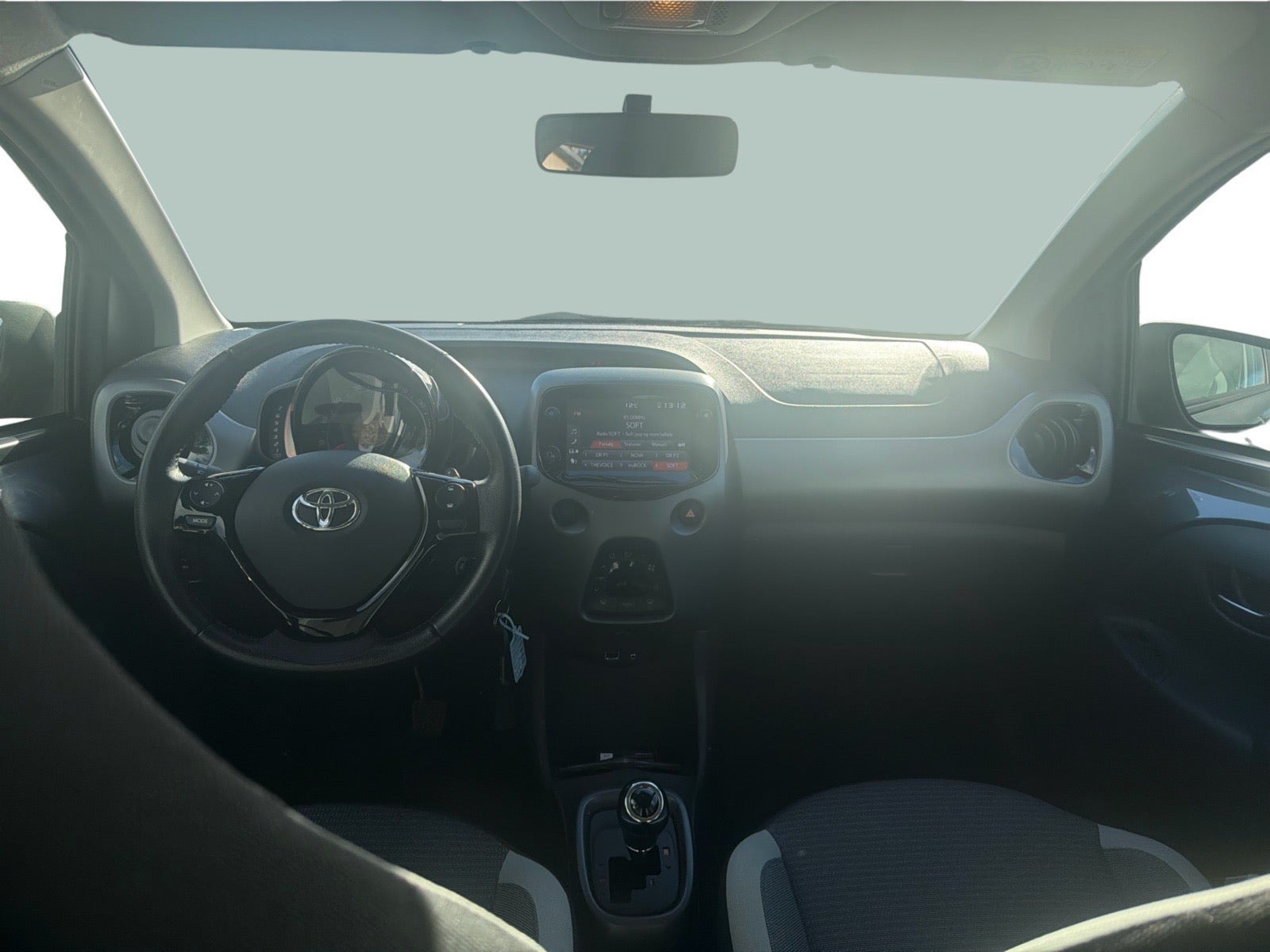 Grå Toyota Aygo fra 2021