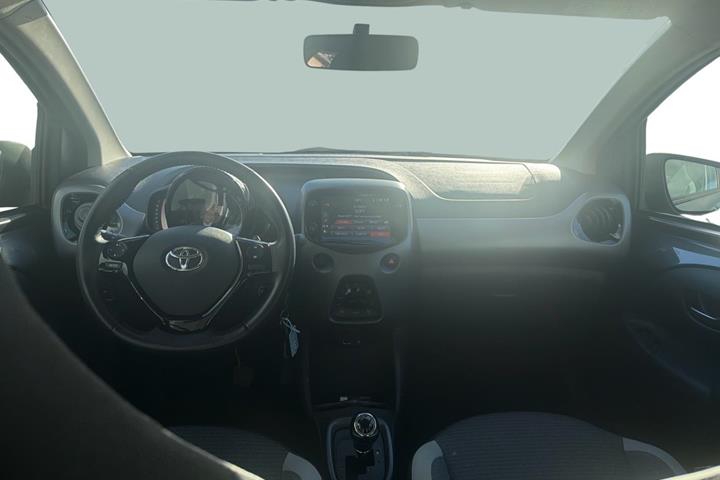 Grå Toyota Aygo fra 2021