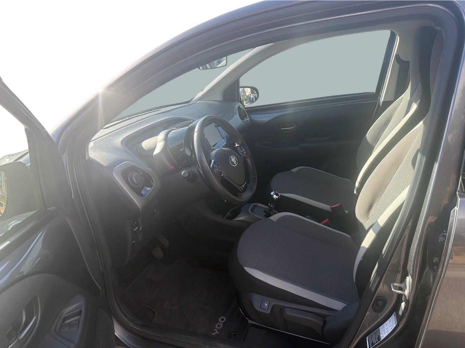 Grå Toyota Aygo fra 2021