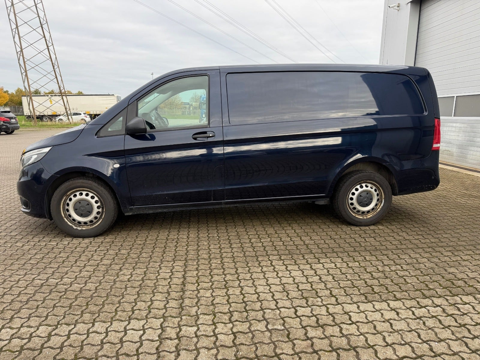 Blå Mercedes Vito 116 fra 2020