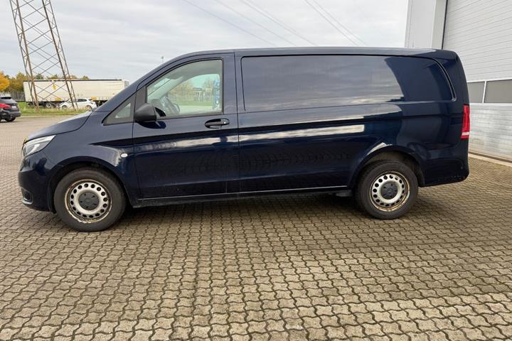 Blå Mercedes Vito 116 fra 2020