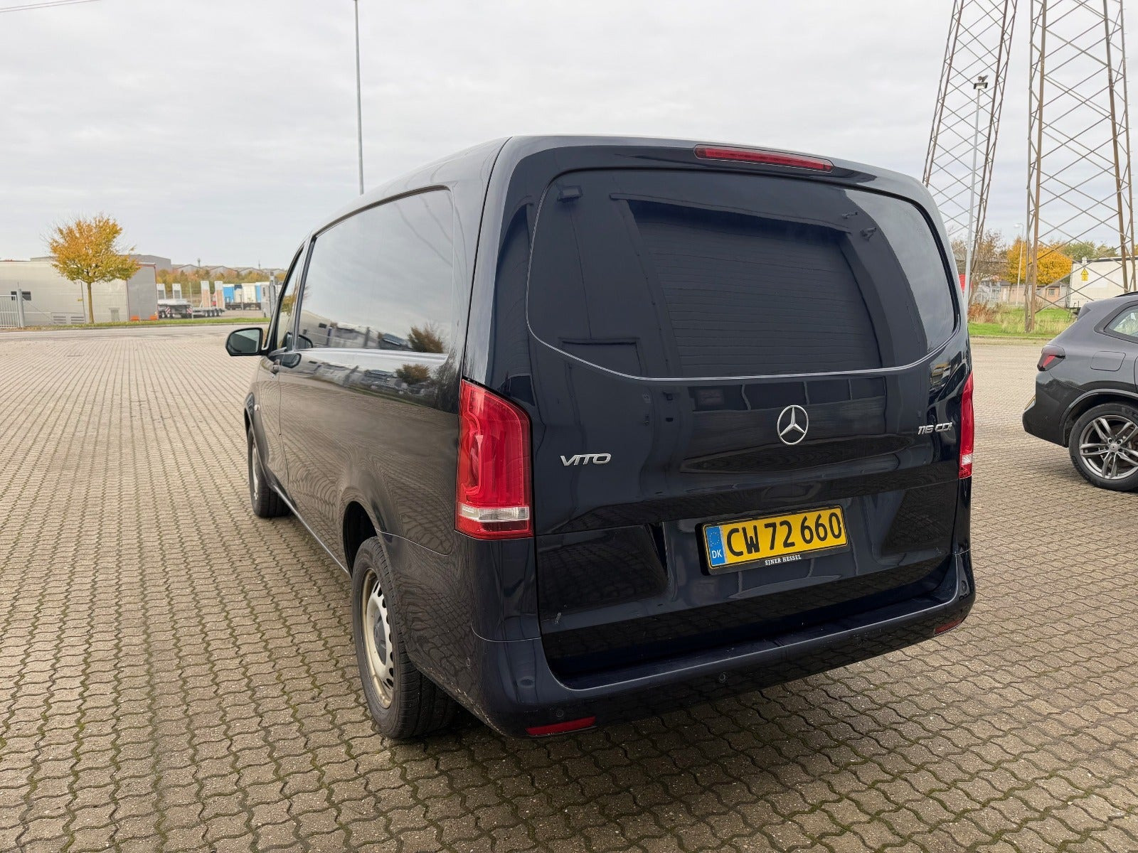 Blå Mercedes Vito 116 fra 2020