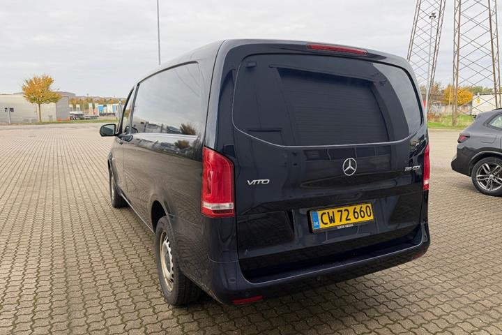 Blå Mercedes Vito 116 fra 2020