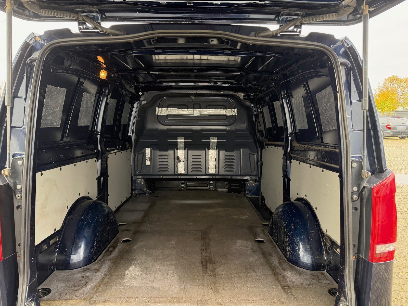 Blå Mercedes Vito 116 fra 2020