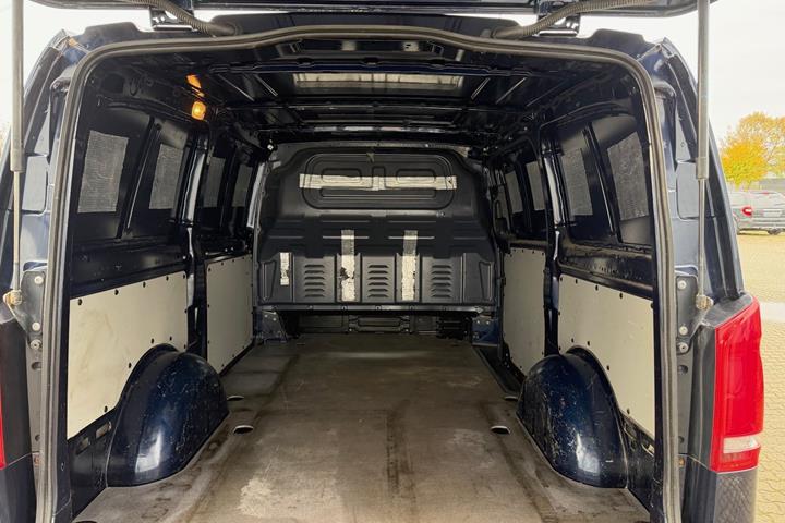 Blå Mercedes Vito 116 fra 2020