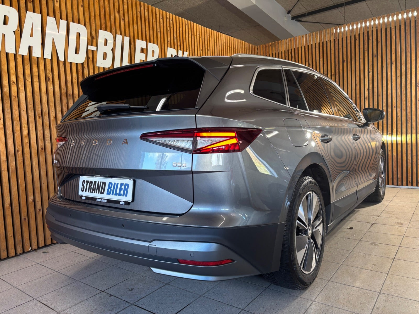 Grå Skoda Enyaq fra 2025