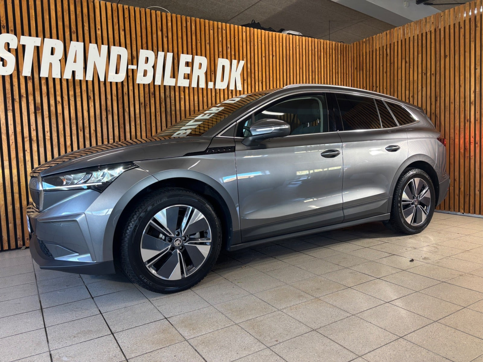 Grå Skoda Enyaq fra 2025