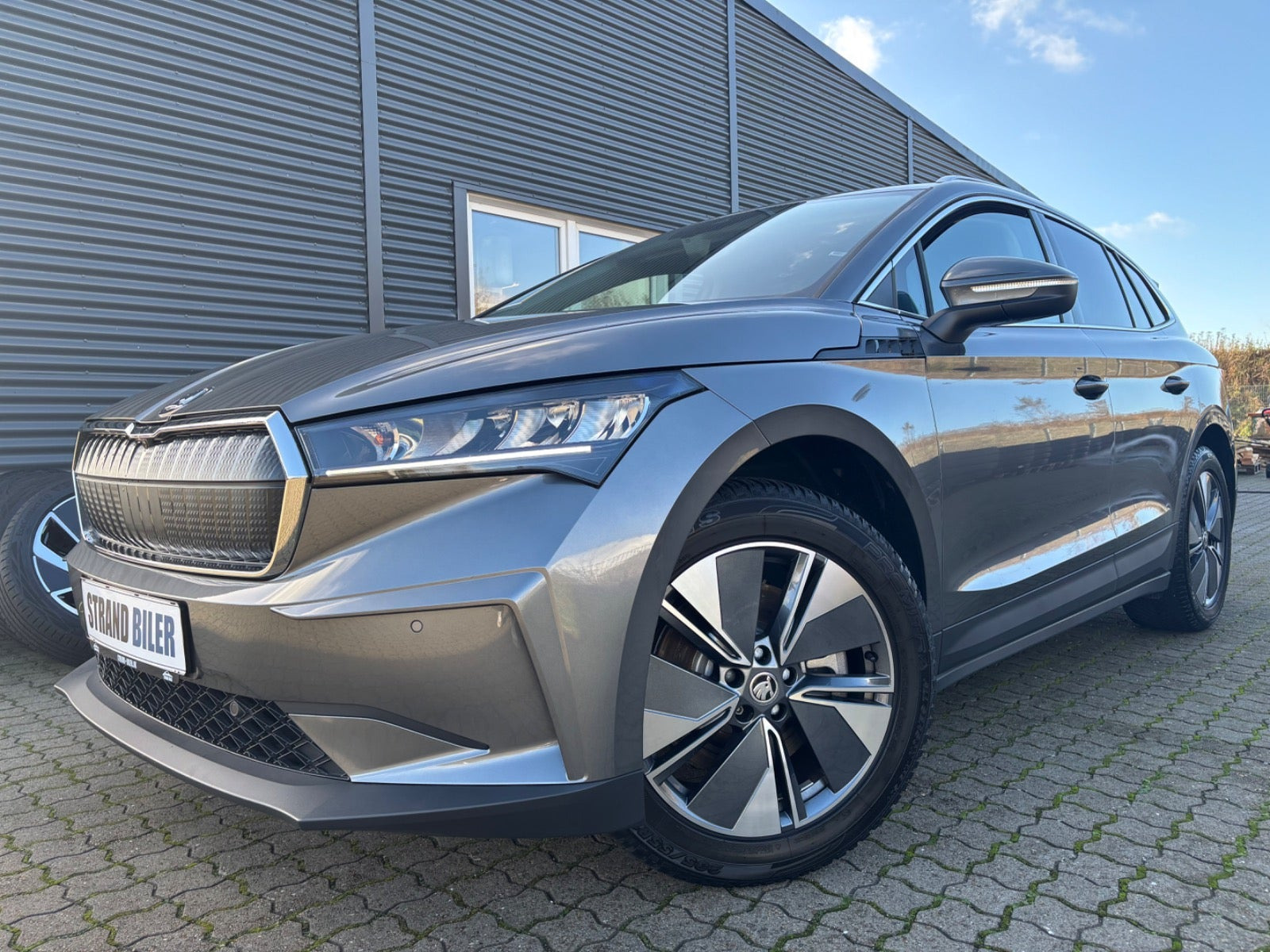 Grå Skoda Enyaq fra 2025