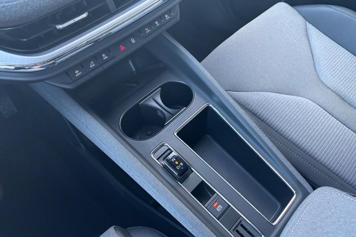 Grå Skoda Enyaq fra 2025