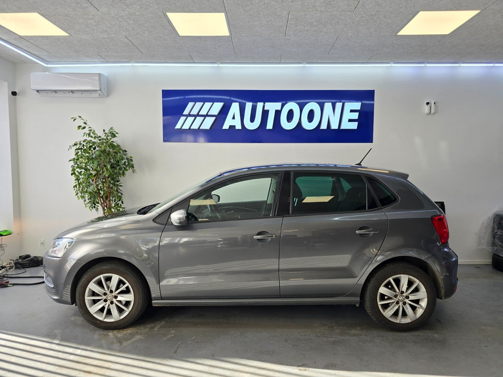 Grå VW Polo fra 2017
