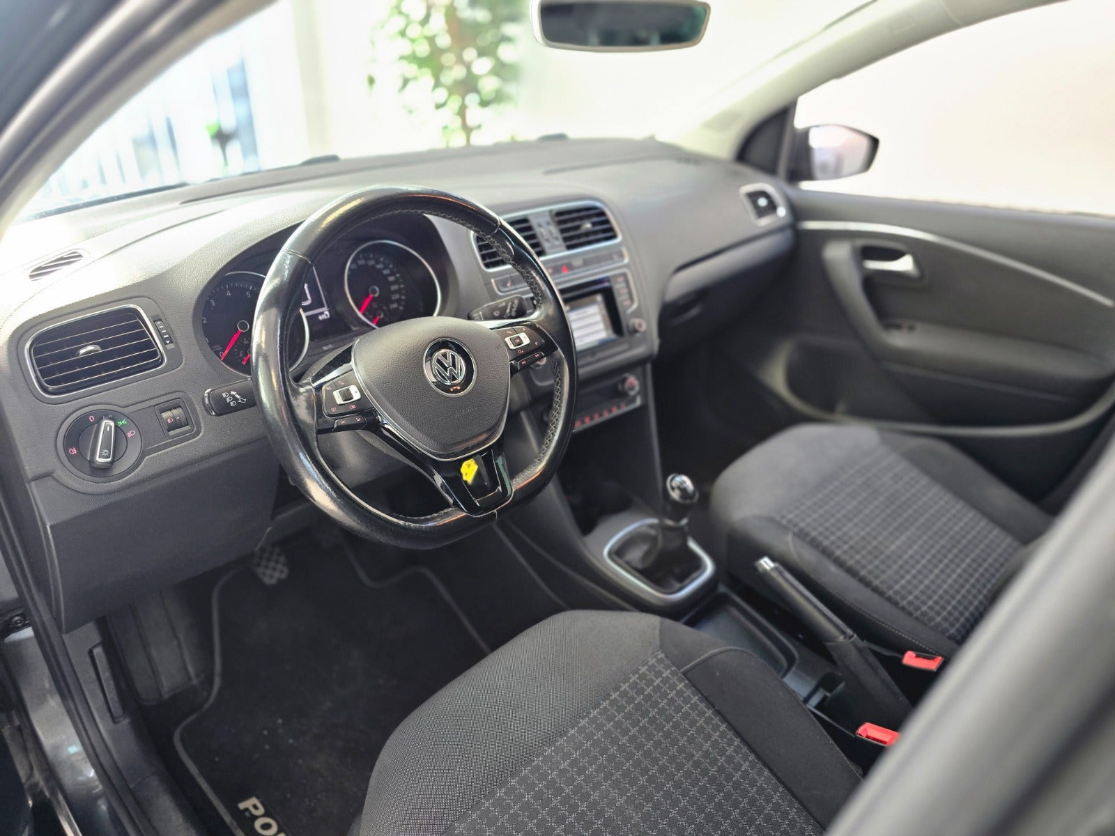 Grå VW Polo fra 2017