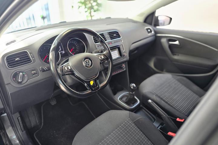 Grå VW Polo fra 2017