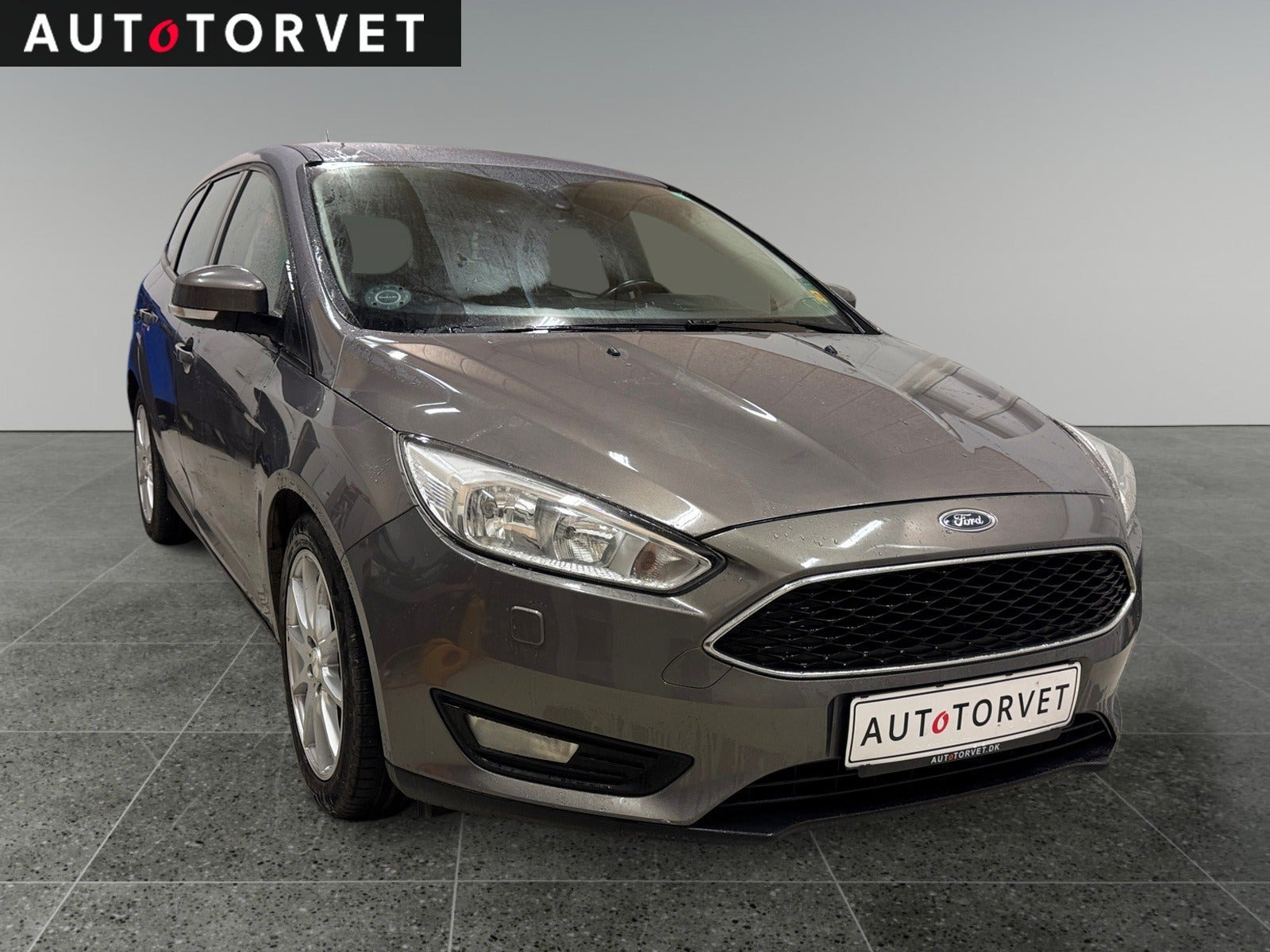 Grå Ford Focus fra 2015