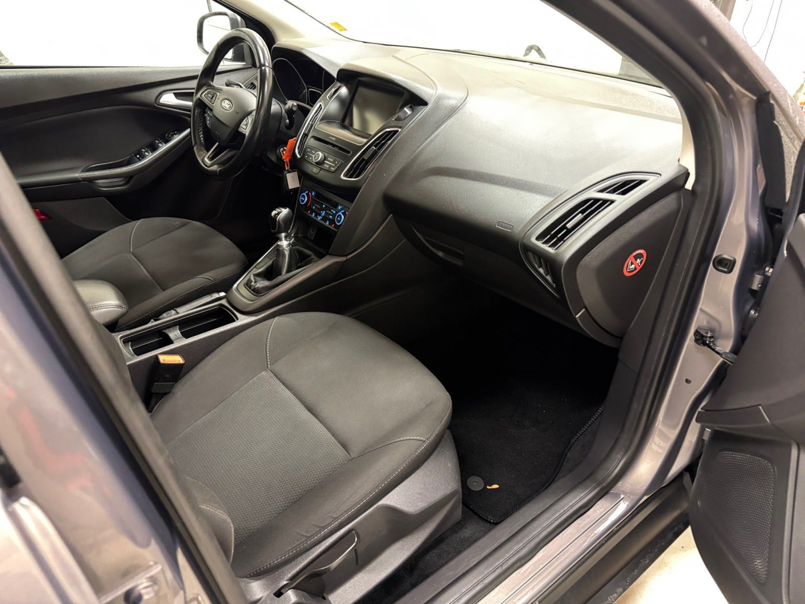 Grå Ford Focus fra 2015