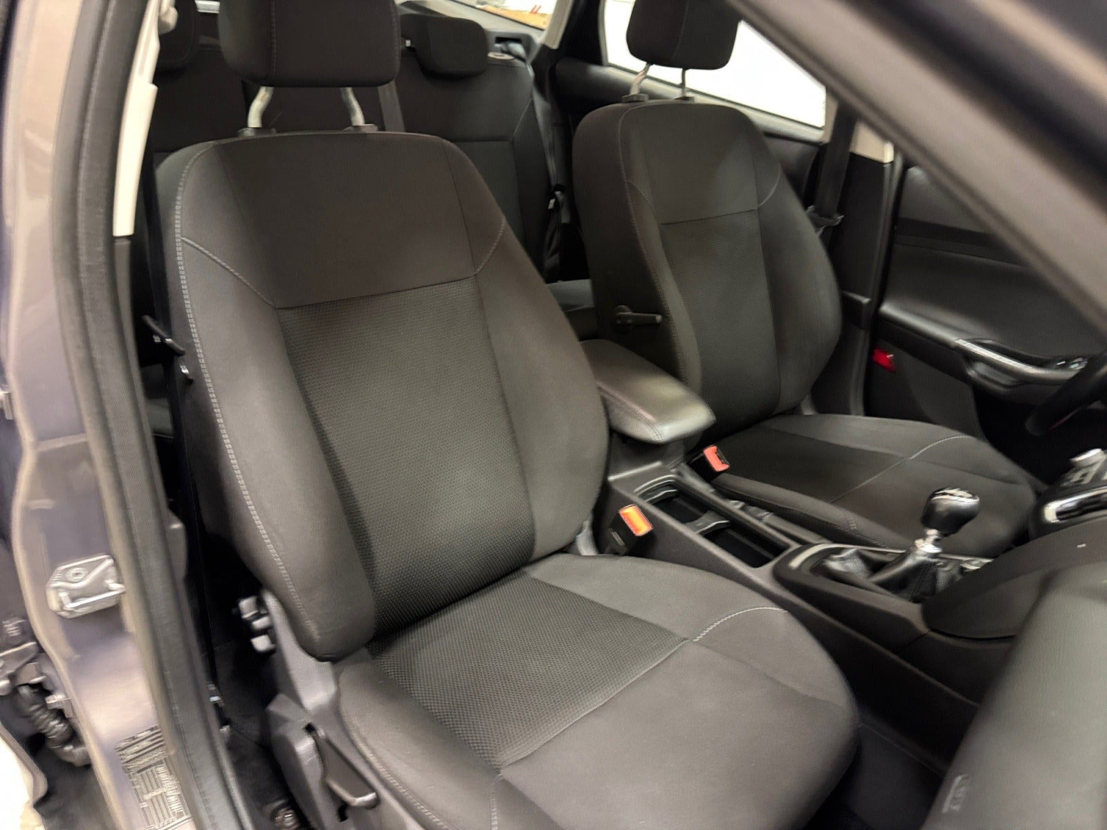 Grå Ford Focus fra 2015