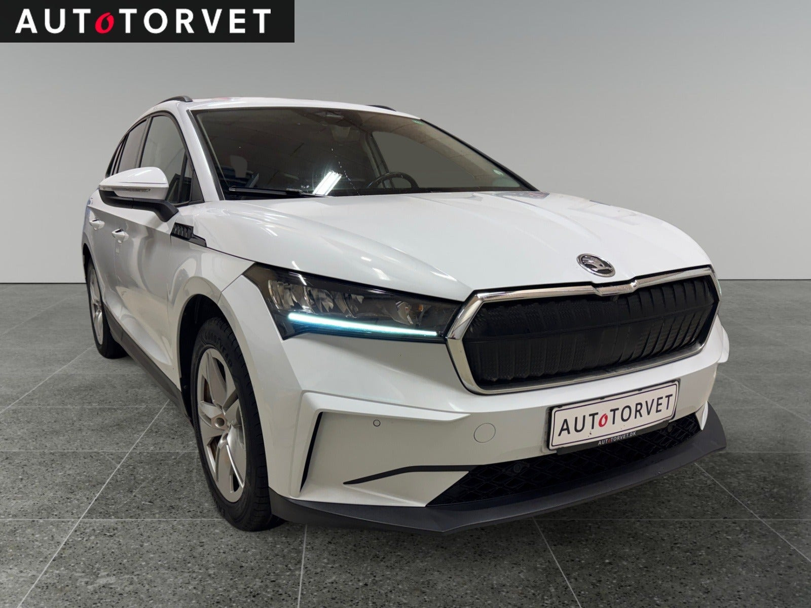 Hvid Skoda Enyaq fra 2021