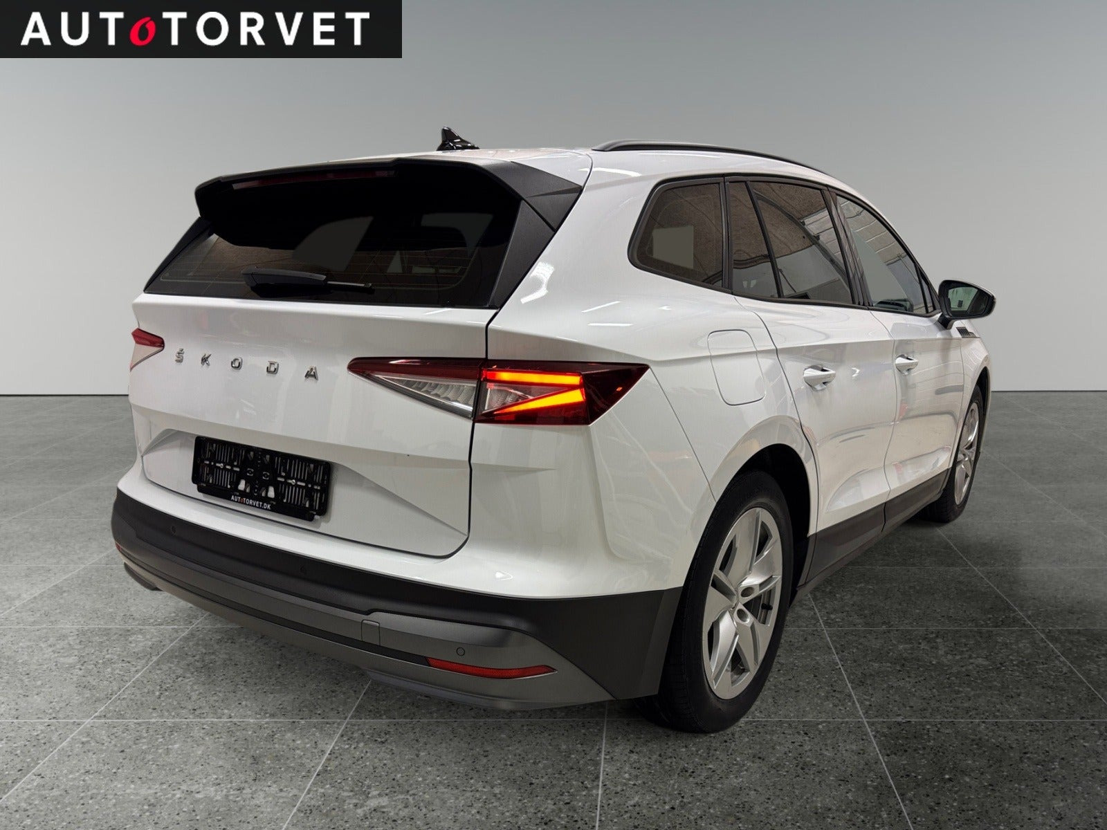 Hvid Skoda Enyaq fra 2021