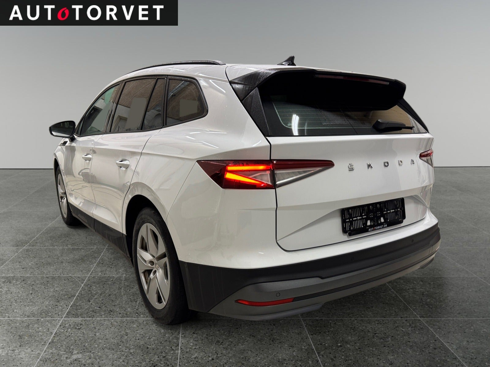 Hvid Skoda Enyaq fra 2021