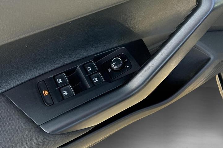 Sort VW Polo fra 2020