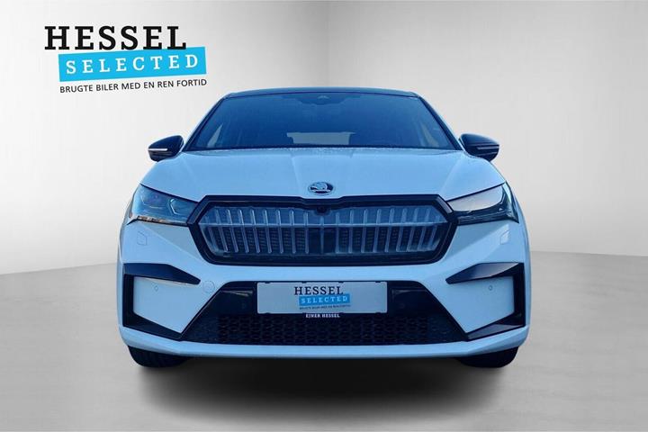 Hvid Skoda Enyaq fra 2023
