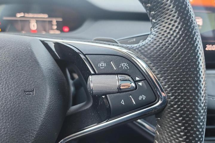Hvid Skoda Enyaq fra 2023