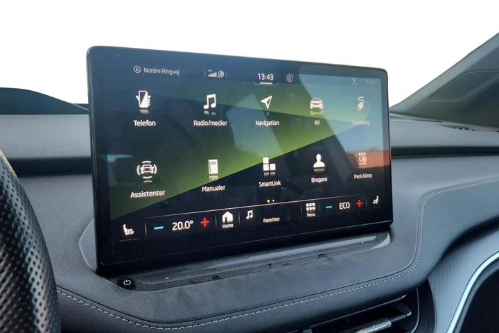 Hvid Skoda Enyaq fra 2023