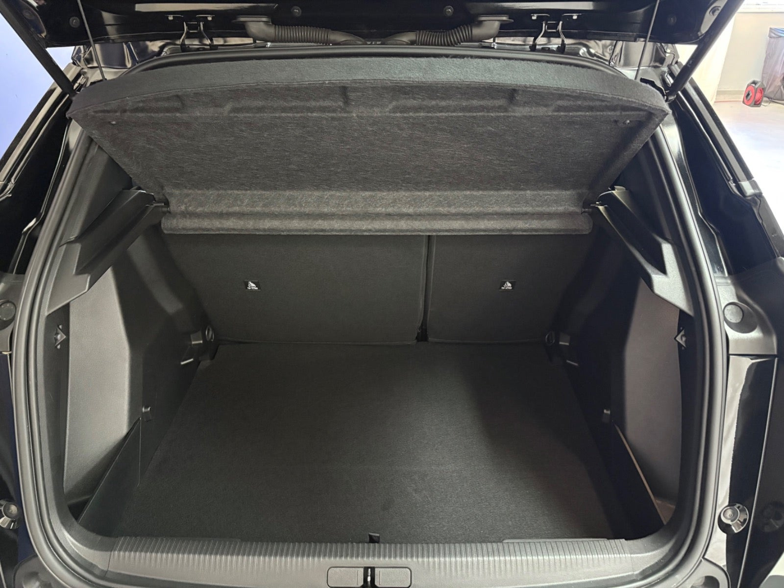 Sort Peugeot e-2008 fra 2025
