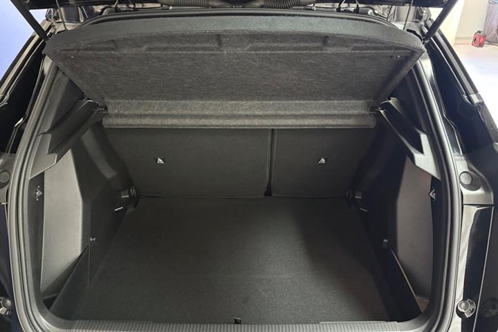 Sort Peugeot e-2008 fra 2025
