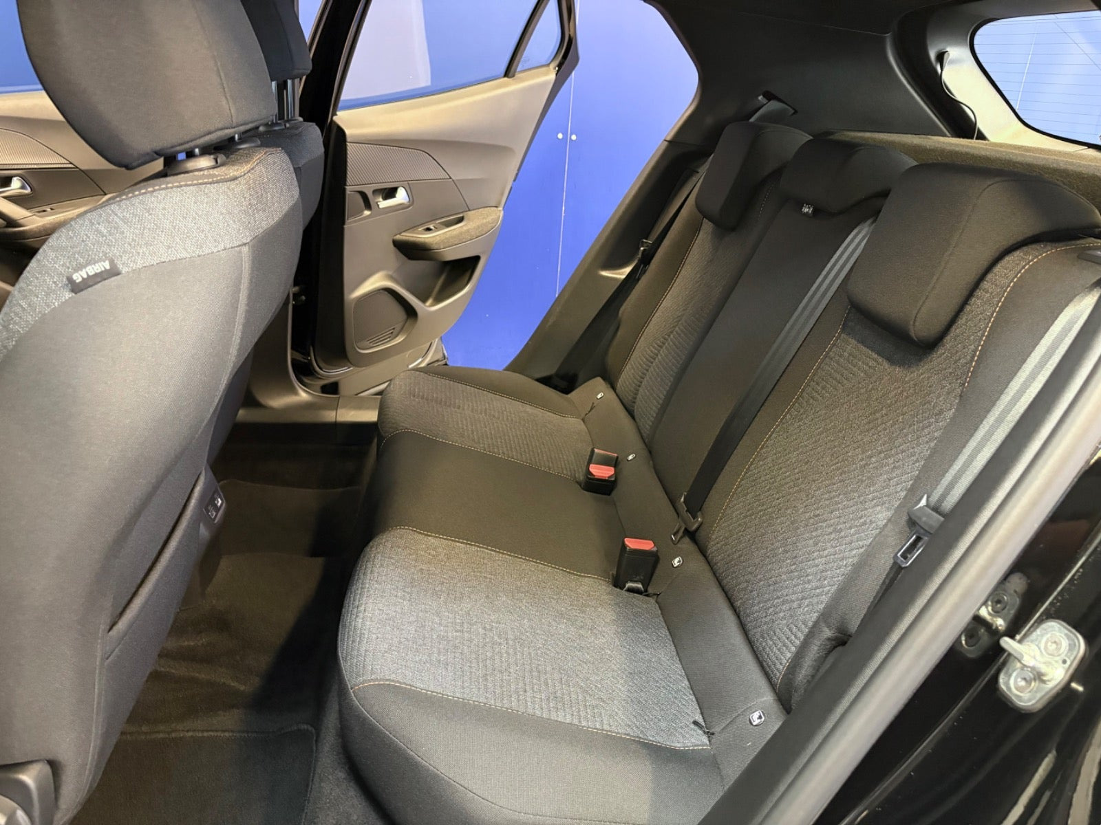Sort Peugeot e-2008 fra 2025