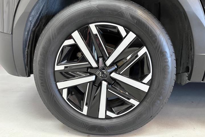 Sort Peugeot e-2008 fra 2025