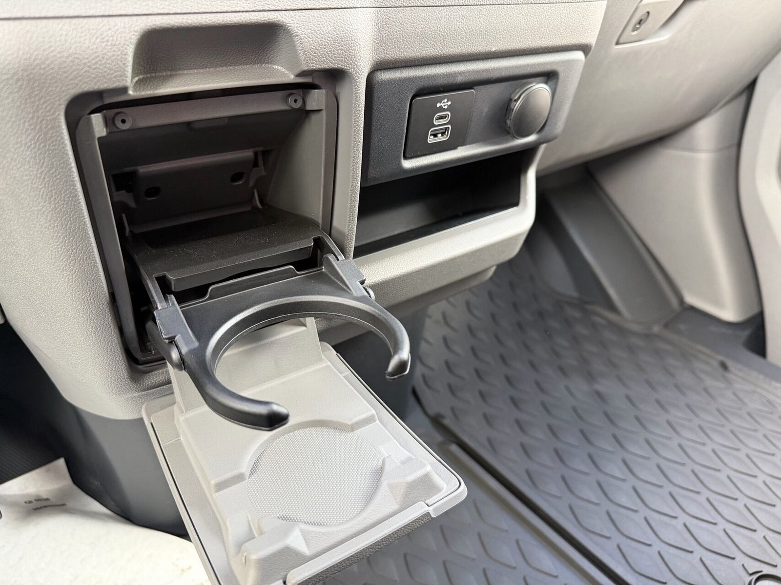 Hvid VW e-Transporter fra 2025