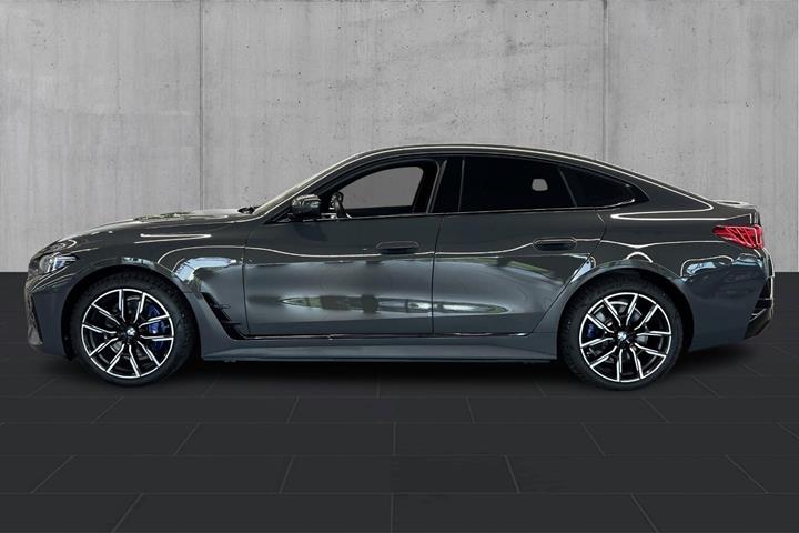Grå BMW i4 fra 2025