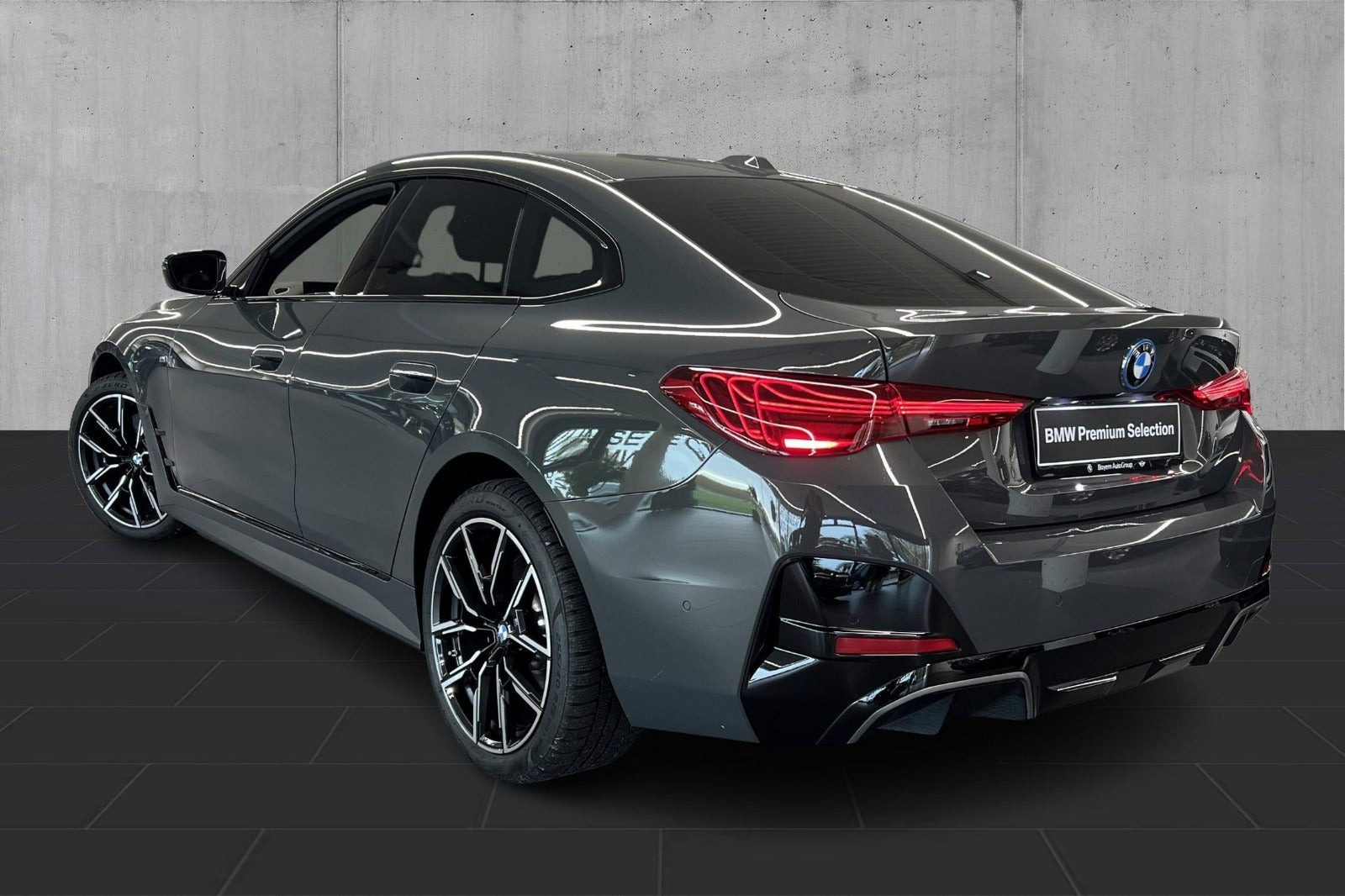 Grå BMW i4 fra 2025