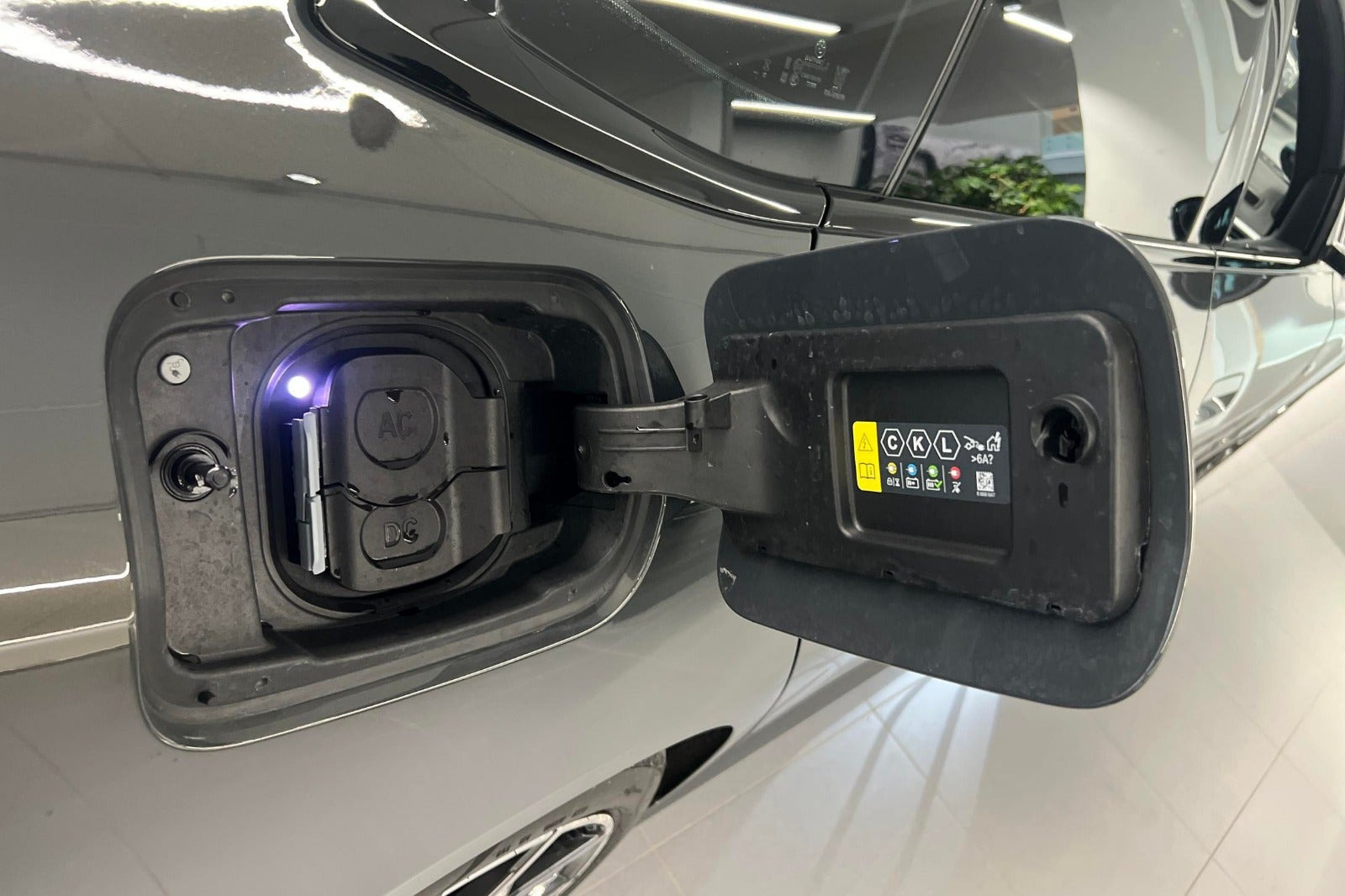 Grå BMW i4 fra 2025