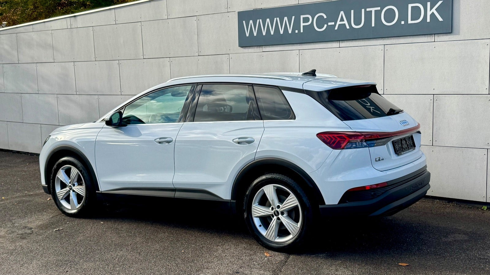 Hvid Audi Q4 e-tron fra 2023