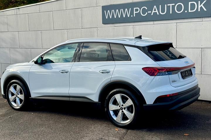 Hvid Audi Q4 e-tron fra 2023