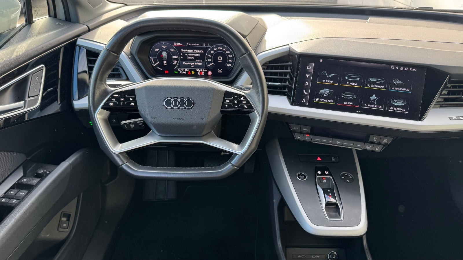 Hvid Audi Q4 e-tron fra 2023