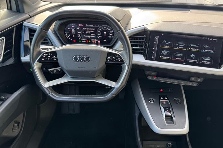 Hvid Audi Q4 e-tron fra 2023
