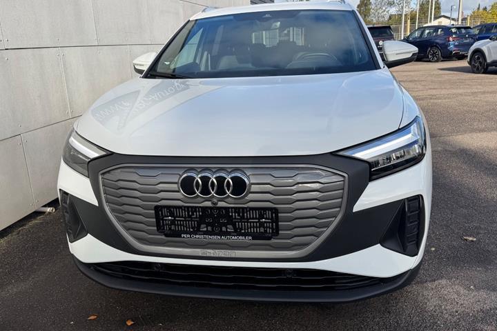 Hvid Audi Q4 e-tron fra 2023