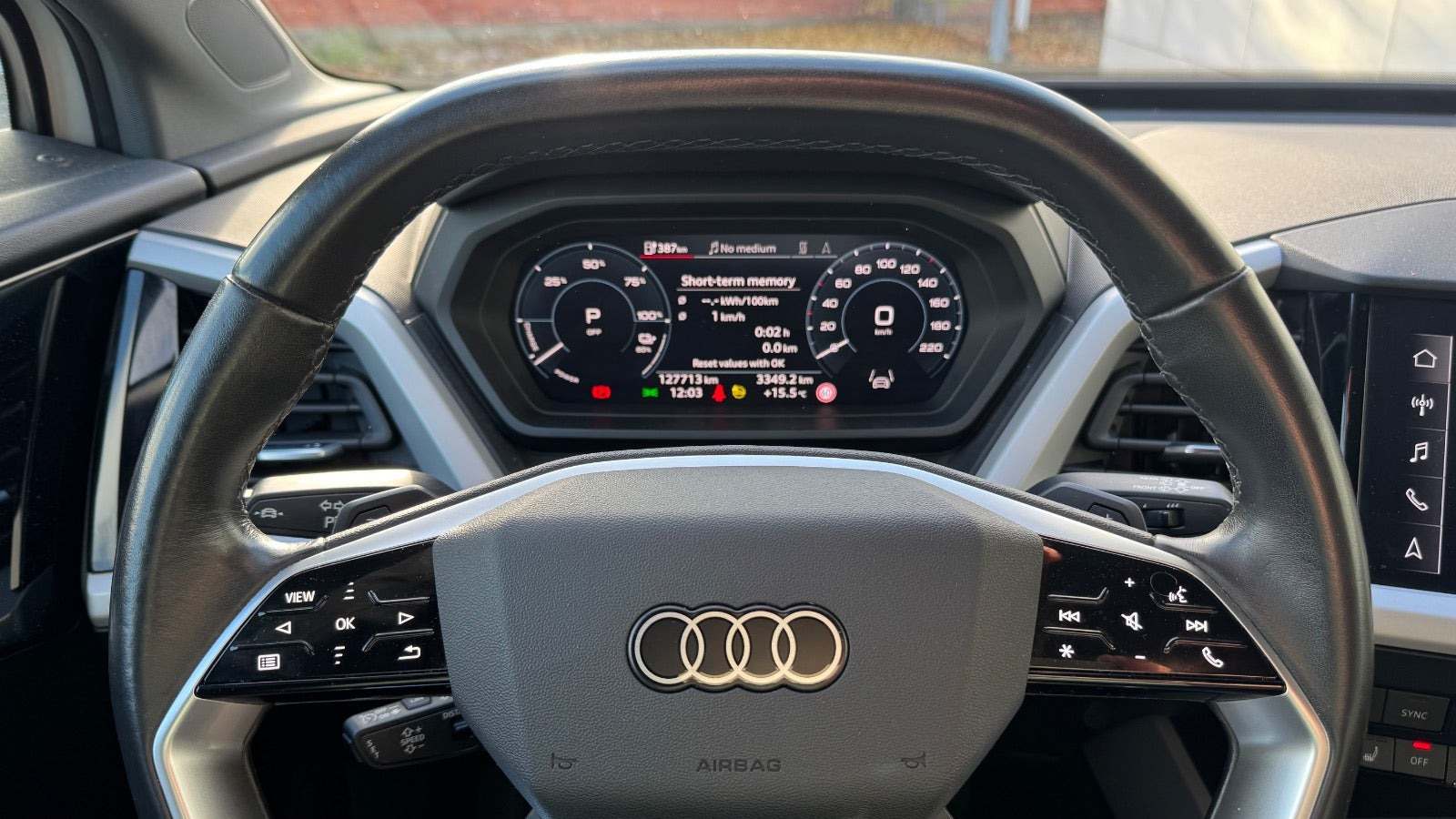 Hvid Audi Q4 e-tron fra 2023